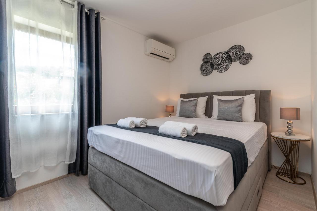 Apartments Bozan Трогир Екстериор снимка