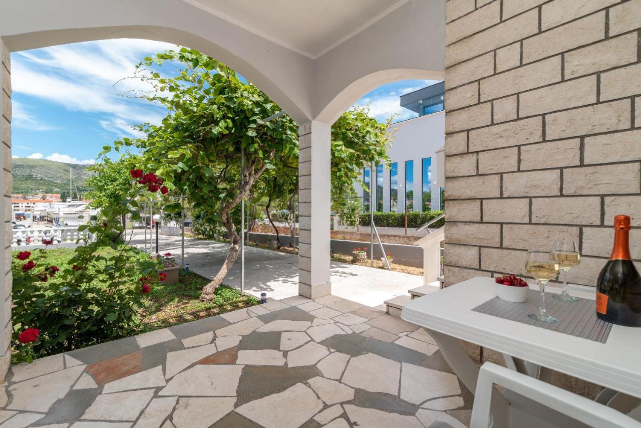 Apartments Bozan Трогир Екстериор снимка