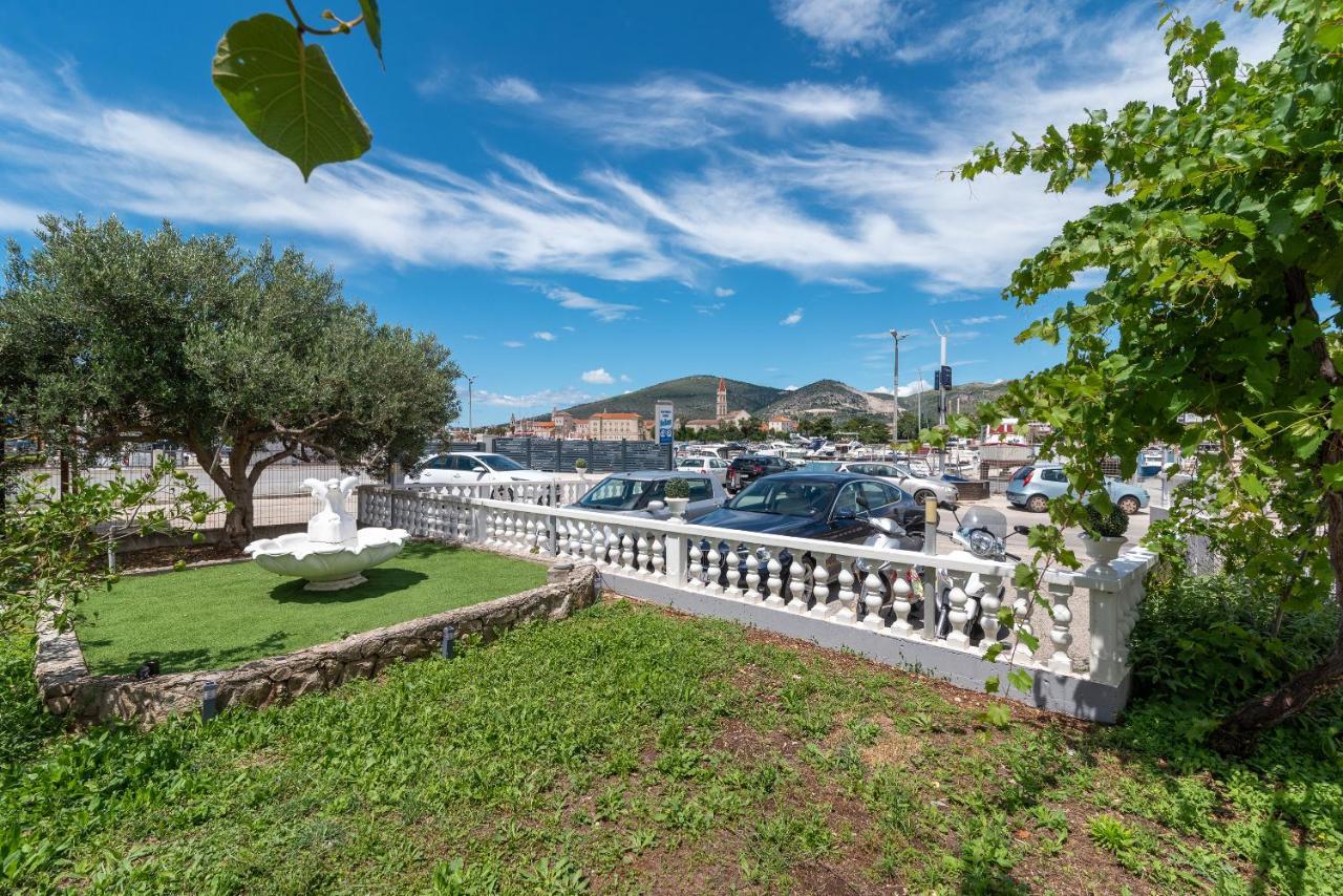 Apartments Bozan Трогир Екстериор снимка