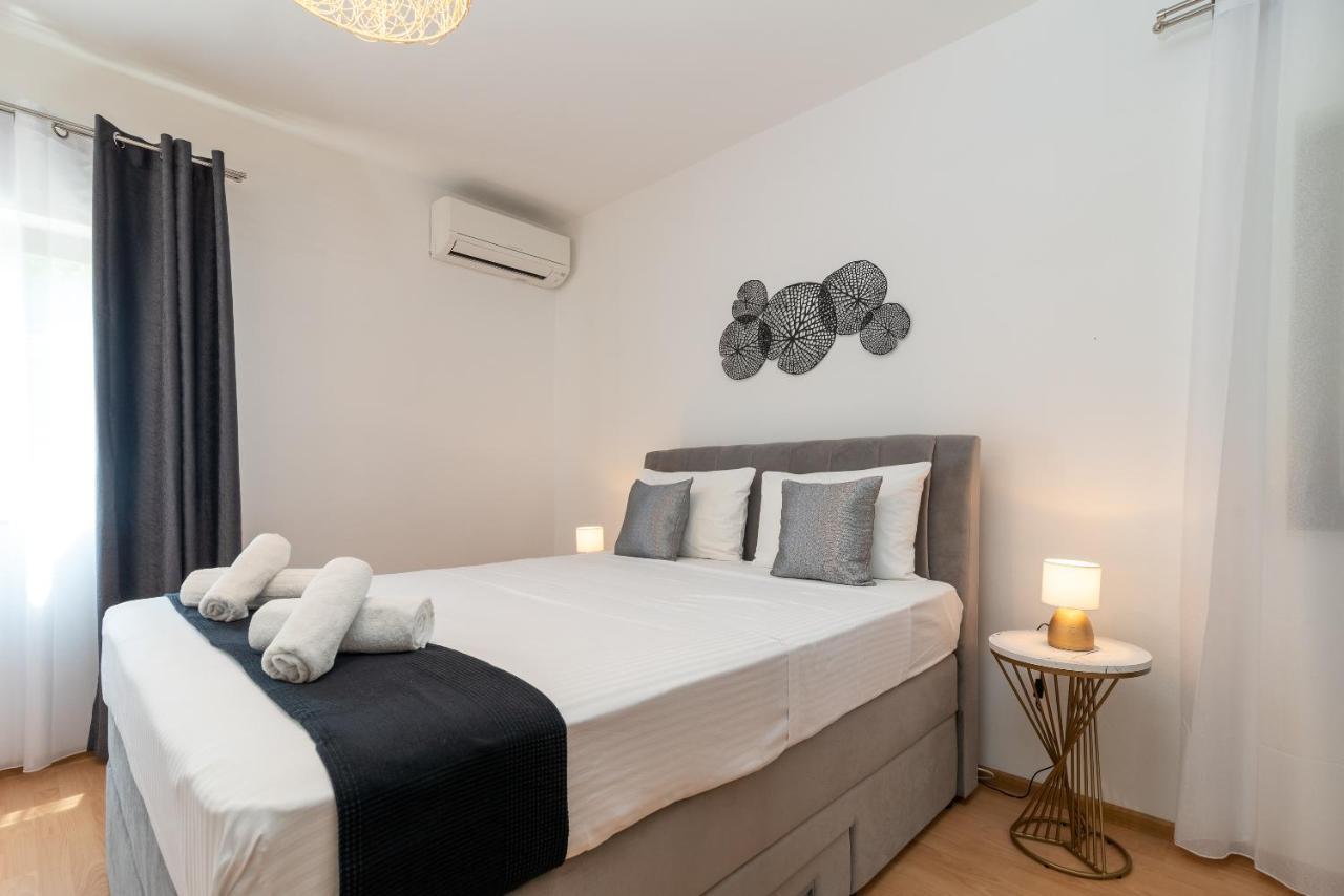 Apartments Bozan Трогир Екстериор снимка