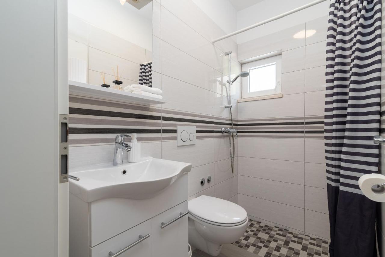 Apartments Bozan Трогир Екстериор снимка