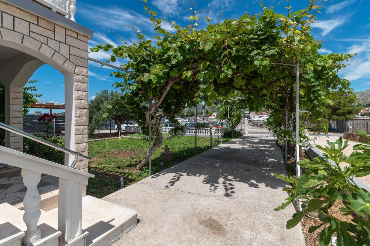 Apartments Bozan Трогир Екстериор снимка