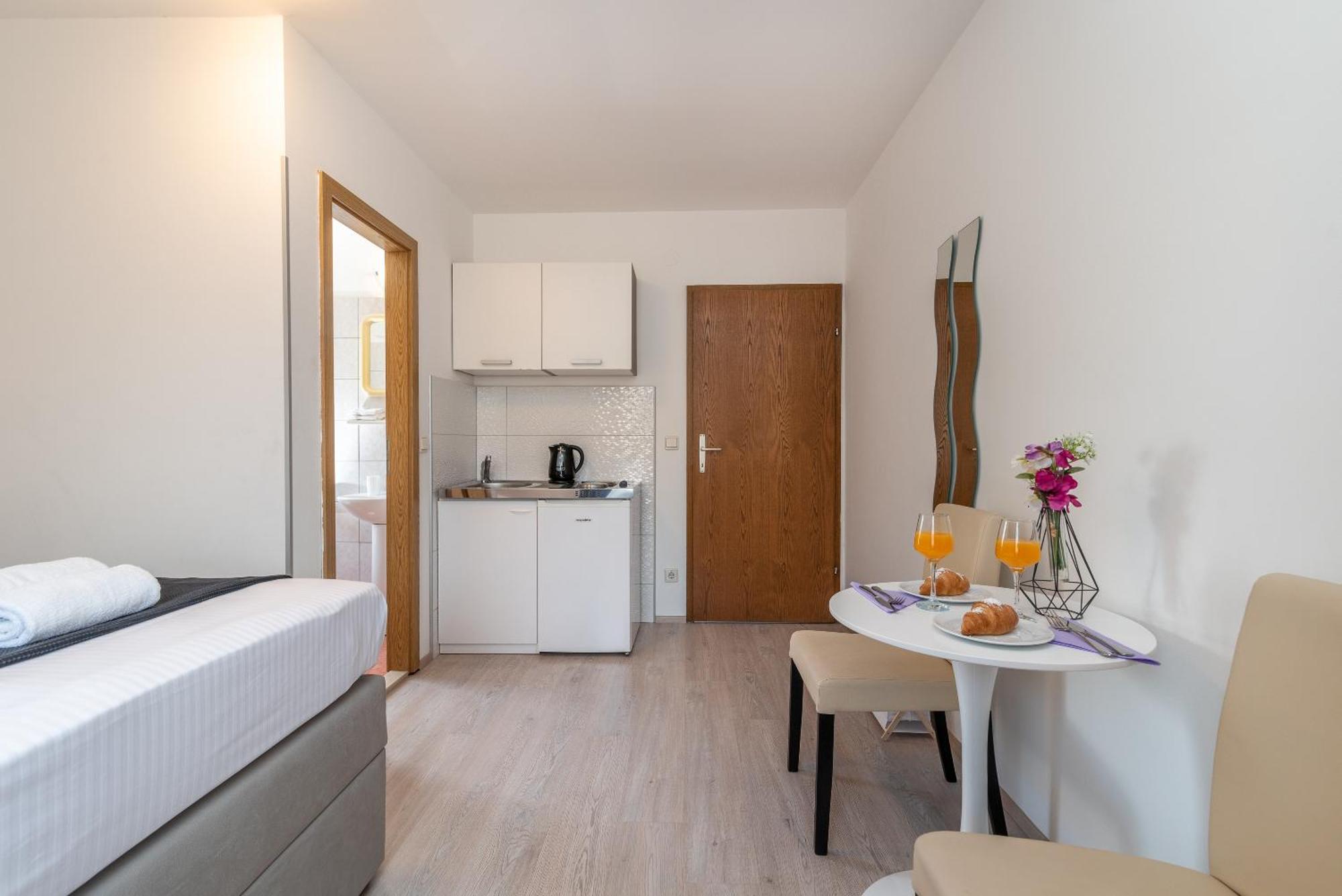 Apartments Bozan Трогир Стая снимка