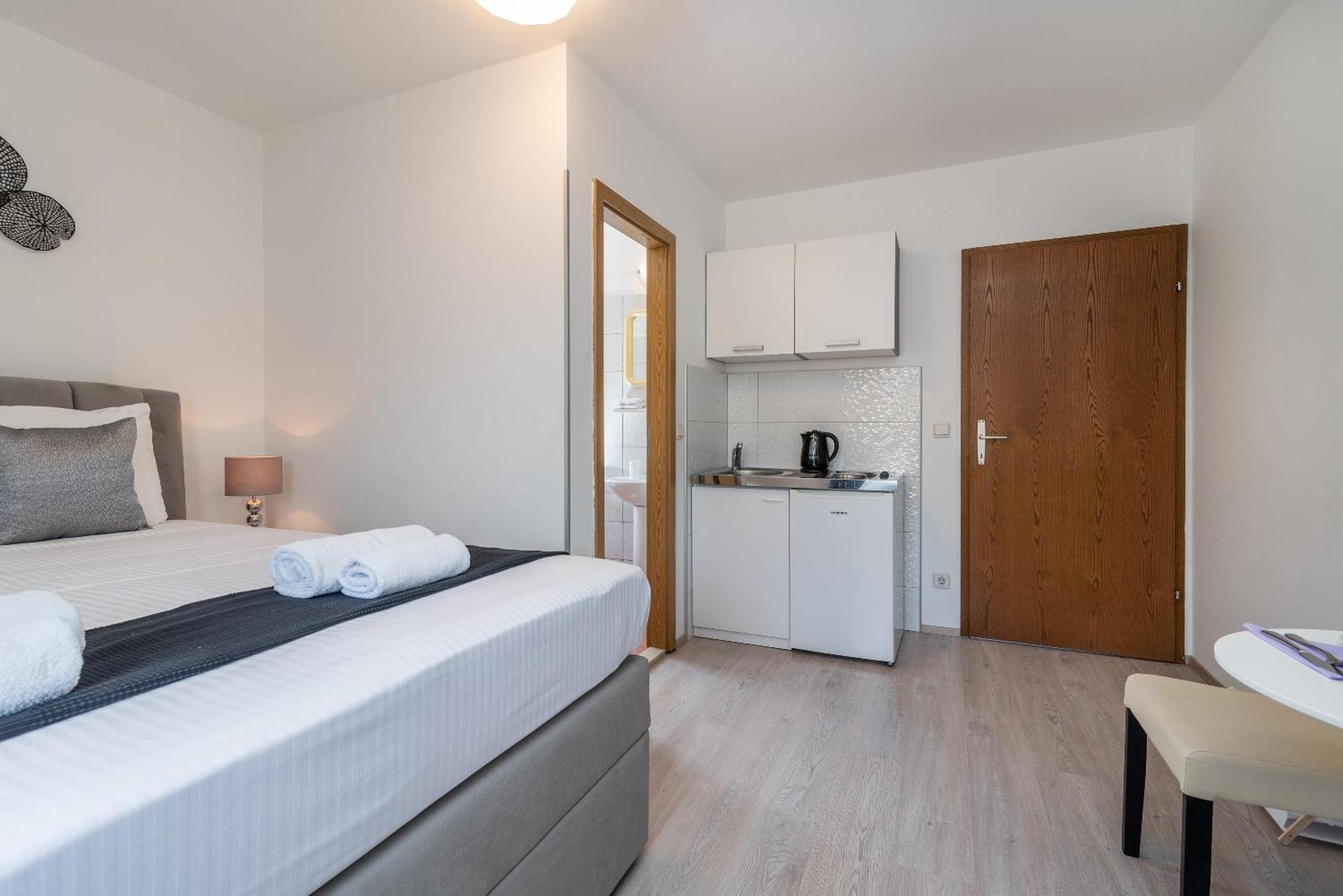 Apartments Bozan Трогир Стая снимка